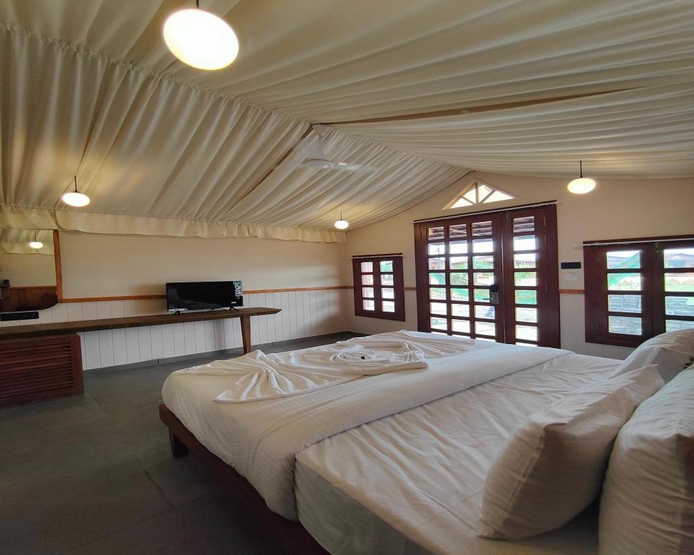 Nirvana Resort And Restaurant Garudeshwar Extérieur photo
