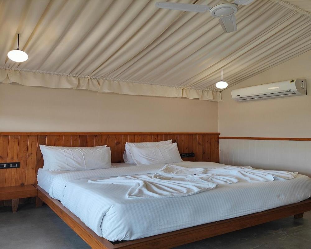 Nirvana Resort And Restaurant Garudeshwar Extérieur photo
