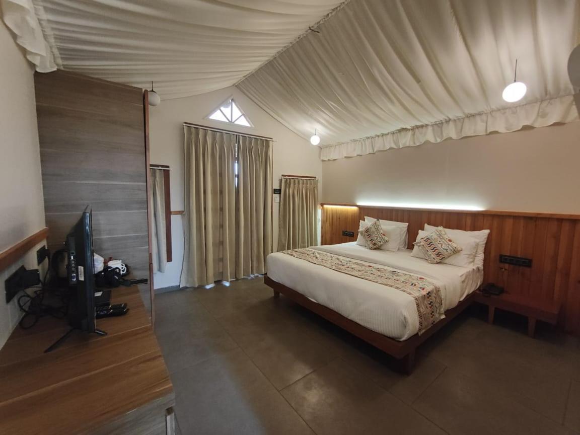 Nirvana Resort And Restaurant Garudeshwar Extérieur photo